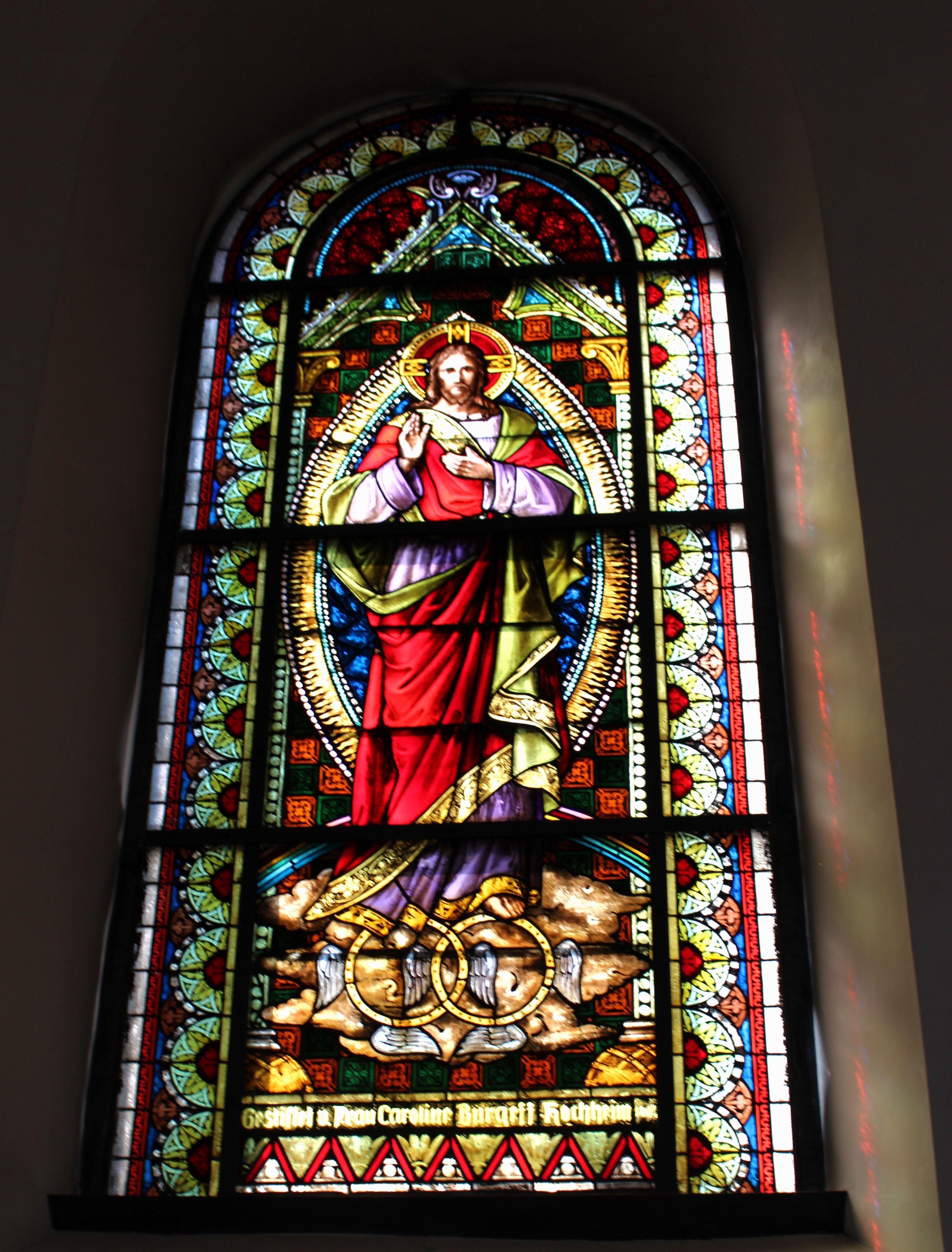 Mitte Altarraum - Apsisfenster gestiftet 1894 von Frau Caroline Burgeff - Der segnende Jesus